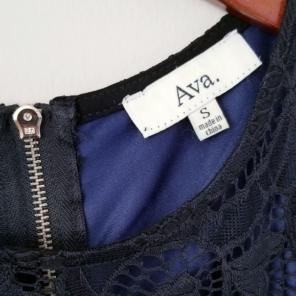 Lace bodycon dress - Picture 6 of 11